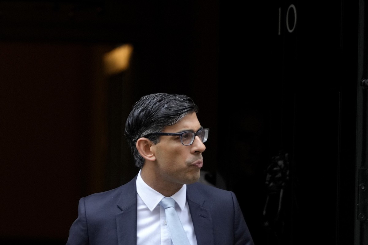 Britain's Prime Minister Rishi Sunak leaves 10 Downing Street to report at the Liaison committee in London, Tuesday, March 28, 2023. (AP Photo/Kirsty Wigglesworth)