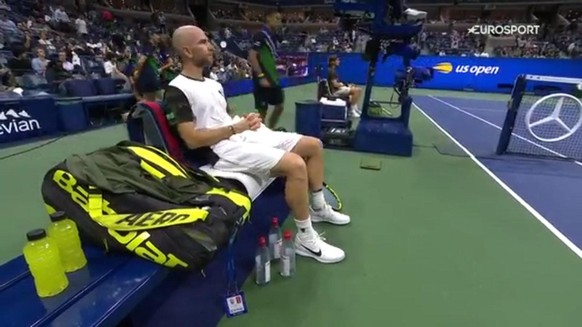 Mannarino wartet geduldig auf Tsitsipas.