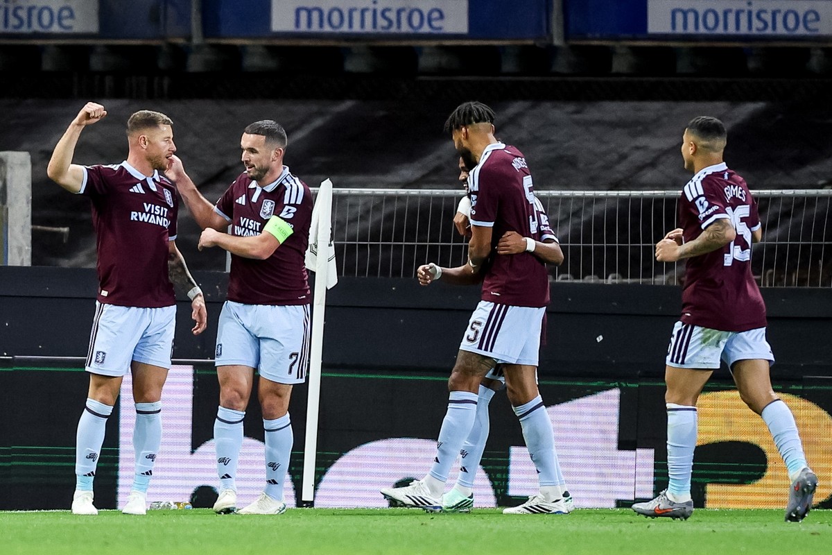 epa13320796 Ross Barkley of Aston Villa (L) celebrates the 1-0 goal during the UEFA Champions League league phase match Aston Villa against Viking FK Stavanger, in Birmingham, Britain, 21 October 2026 ...