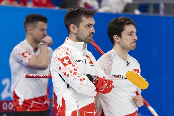 Switzerland&#039;s Skip Peter de Cruz, center, and his teammates Valentin Tanner, left, and Benoit Schwarz, right, observe the rocks, during the men&#039;s Round Robin #1 game between Norway and Switz ...