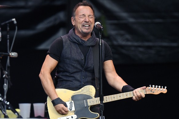 US musician Bruce Springsteen of the E Street Band performs during his concert at the Letzigrund Stadion in Zurich, Switzerland, Sunday, July 31, 2016. (KEYSTONE/Walter Bieri)