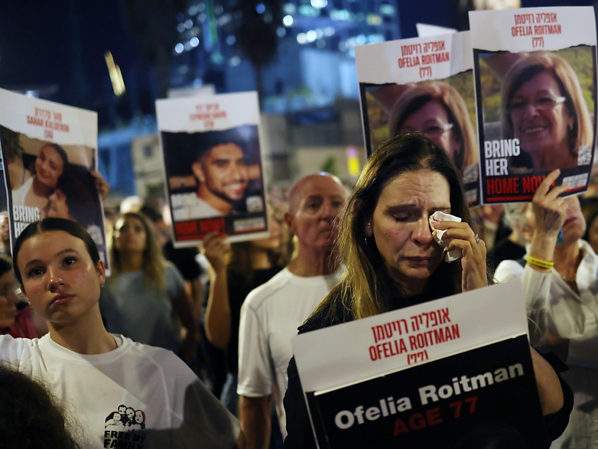 A Tel Aviv, les familles des personnes prises en otage par le Hamas le 7 octobre ont manifest