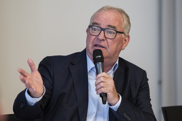 Christoph Maeder, Praesident economiesuisse spricht an einer Medienkonferenz zu US-Zoellen und dem Entlastungspaket des Bundes, am Montag, 5. Mai 2025, in Bern. (KEYSTONE/Peter Schneider)