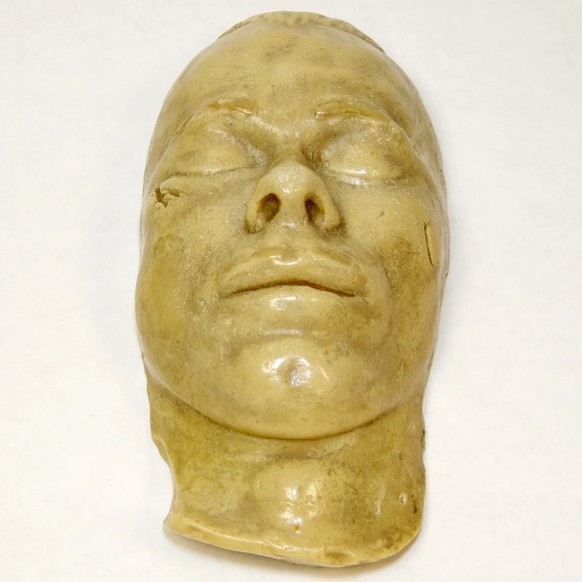 FBI artefacts John Dillinger&#039;s Death Mask 
https://www.fbi.gov/history/artifacts/john-dillingers-death-mask