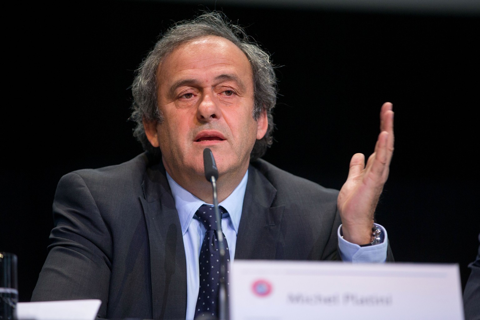 UEFA-Präsident Michel Platini hat Sepp Blatter zum Rücktritt aufgefordert – ohne Erfolg.