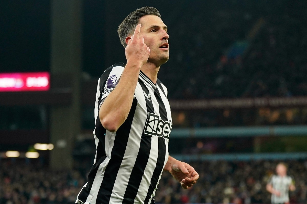 epa11114731 Newcastle's Fabian Schaer celebrates after scoring a goal during the English Premier League soccer match between Aston Villa FC and Newcastle United, in Birmingham, Britain, 30 Januar ...