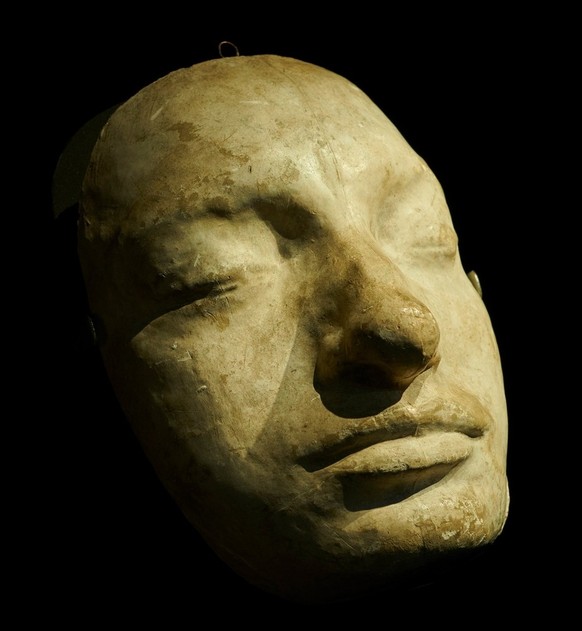 Totenmaske von Jeanne de France, 1505.
https://collections.louvre.fr/en/ark:/53355/cl010113567