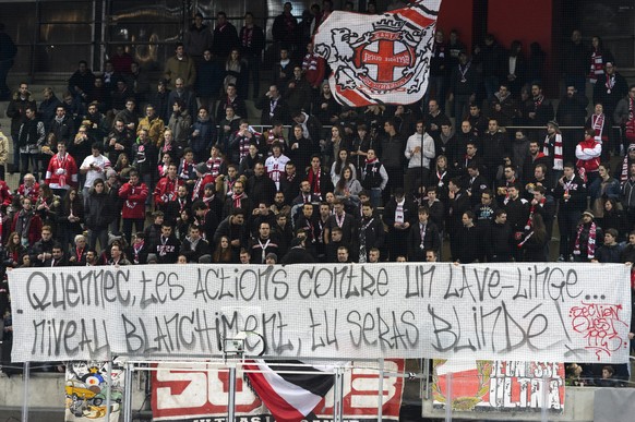 Mit Eigentümer Hugh Quennec sind die Lausanner Fans nicht zufrieden, mit der Leistung ihrer Mannschaft schon.&nbsp;