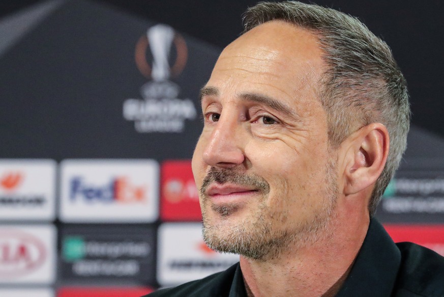 epa07511867 Eintracht Frankfurt&#039;s head coach Adi Huetter attends a press conference in Frankfurt Main, Germany, 17 April 2019. Eintracht Frankfurt will face Benfica in their UEFA Europa League qu ...