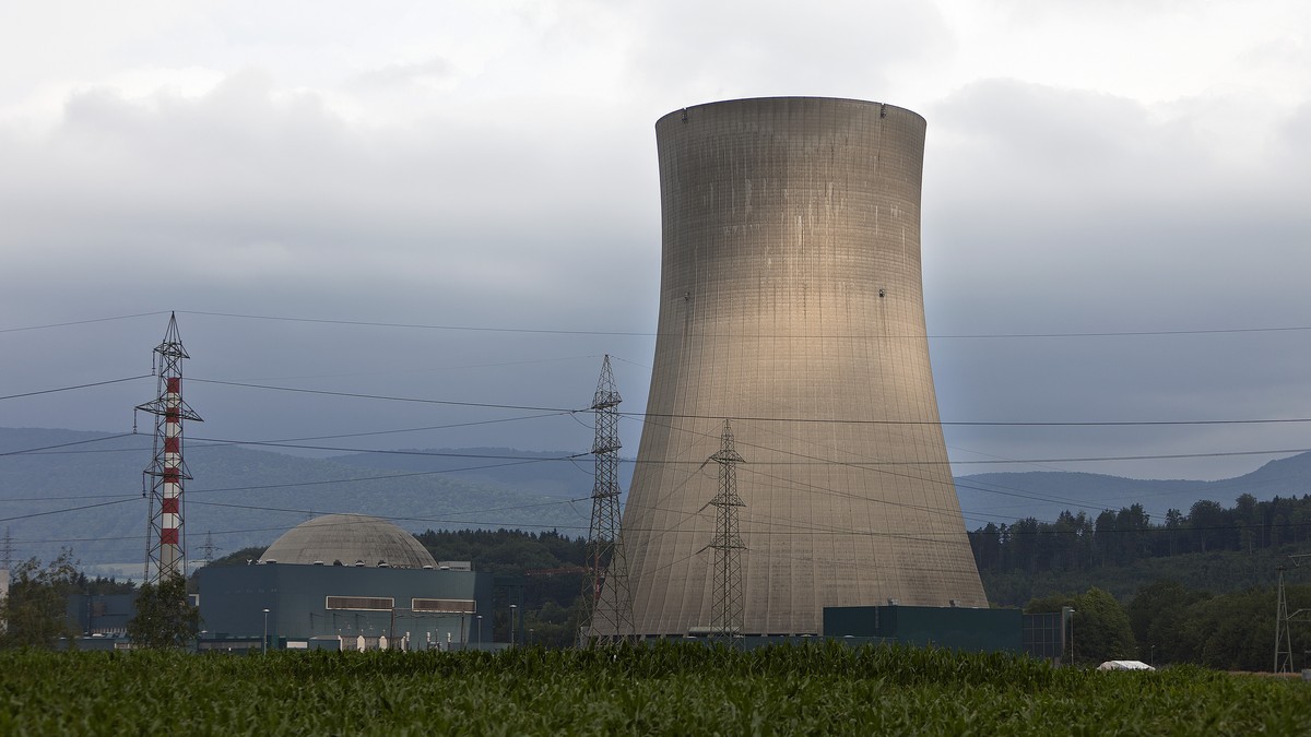 ARCHIV --- ZUR ABSTIMMUNG UEBER DIE &amp;quot;ATOMAUSSTIEGS-INITIATIVE&amp;quot; STELLEN WIR IHNEN FOLGENDES BILD ZUR VERFUEGUNG --- Nuclear power plant Goesgen in the canton of Solothurn, Switzerland ...