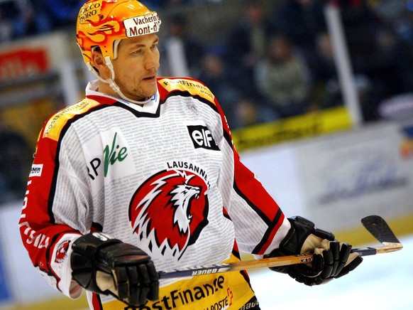 Le Lausannois Andrei Bashkirov, est photographie lors du match de hockey sur glace LNA Lausanne Hockey Club contre Rapperswil Jona, ce vendredi 13 fevrier 2004, a la patinoire de Malley Lausanne. (KEY ...