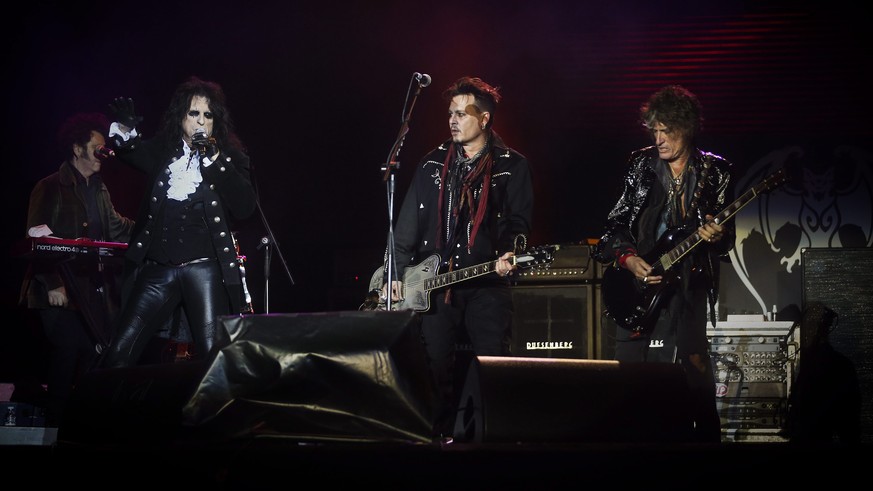 Alice Cooper, Johnny Depp und Joe Perry im Mai bei einem Konzert in Lissabon.<br data-editable="remove">