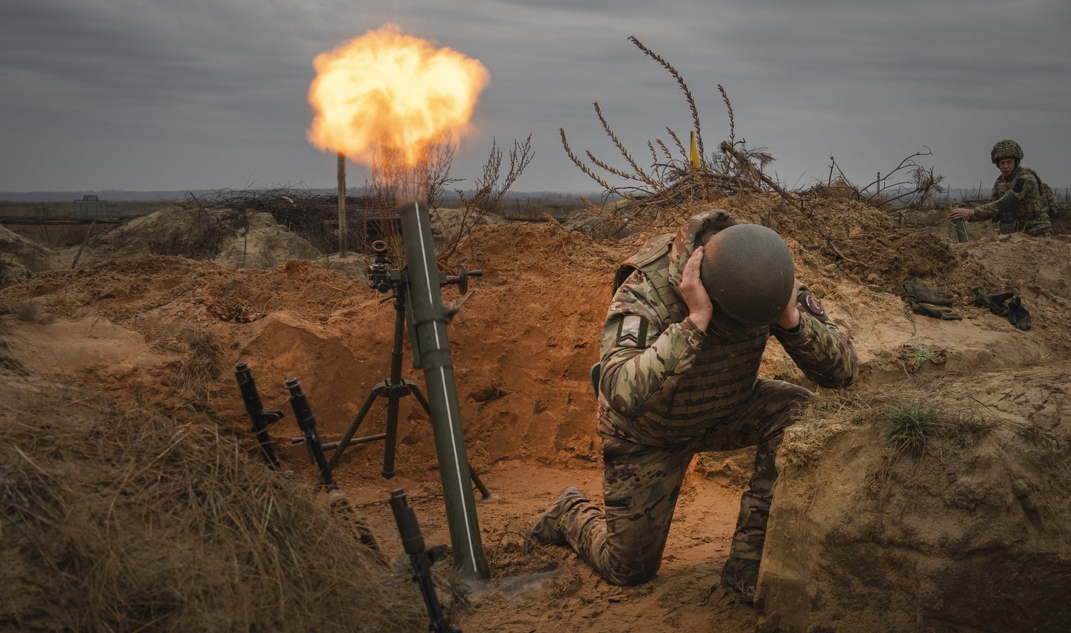 FILE - Soldiers of Ukraine&#039;s National Guard 1st Brigade hold combat training in northern Ukraine on Wednesday, Nov. 8, 2023. As the Kremlin watches for more signs of crumbling Western support for ...