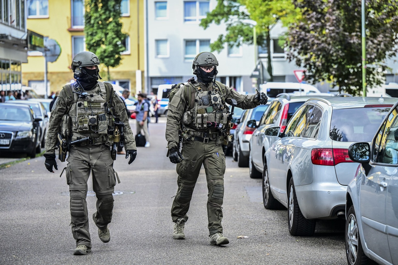News Bilder des Tages RECORD DATE NOT STATED Gro?einsatz von Polizei, SEK,Feuerwehr, Rettungssanit?tern, Polizeihubschrauber am Berufskollegs im Bildungspark an der Bl?cherstra?e im Nordviertel. Eine  ...