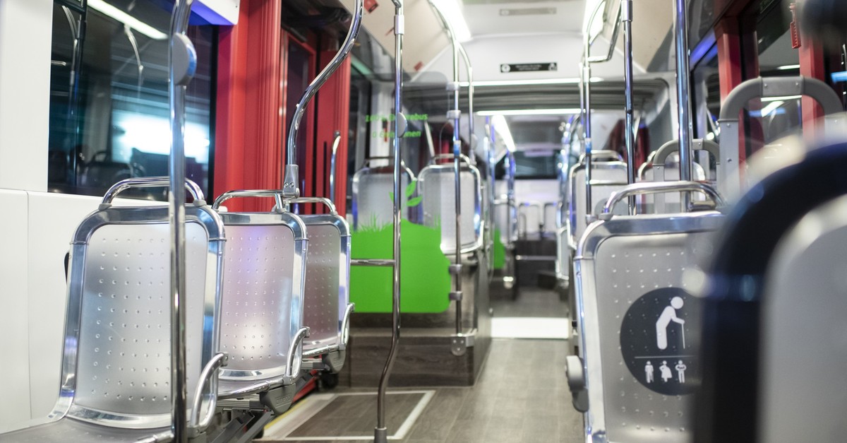 Stadtbusse-in-Schaffhausen-r-sten-wegen-K-lte-auf-moderne-Elektrobusse-um