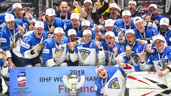 epa07604292 Players of Finland pose with the trophy after winning the IIHF World Championship ice hockey final between Canada and Finland at the Ondrej Nepela Arena in Bratislava, Slovakia, 26 May 201 ...