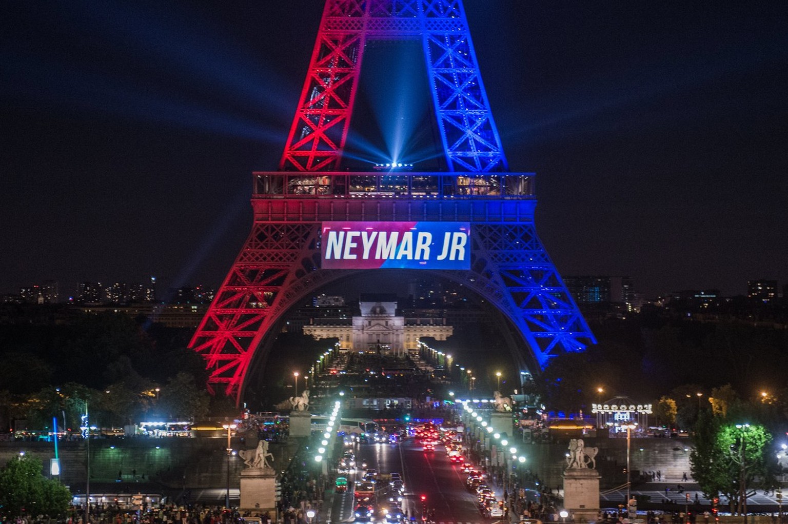 epa06127465 The Eiffel Tower is illuminated in Red and blue (the colors of the Paris Saint Germain soccer team) to celebrate the arrival of the Brazilian striker Neymar Jr on the day of his official p ...