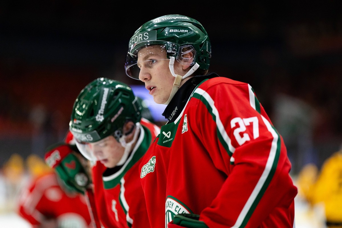 241029 Fr�lundas Gian Meier inf�r ishockeymatchen i SHL mellan Fr�lunda och Skelleftea den 29 oktober 2024 i G�teborg. *** 241029 Fr�lundas Gian Meier ahead of the SHL ice hockey match between Fr�lund ...
