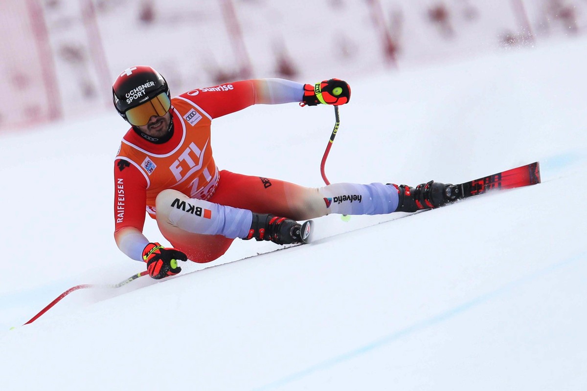 epa10381466 Loic Meillard of Switzerland in action during the Men's Super G event at the FIS Alpine Skiing World Cup in Bormio, northern Italy, 29 December 2022. EPA/CARLO ORLANDI
