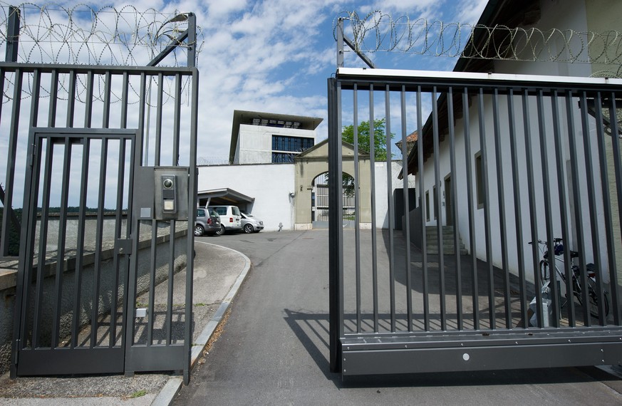 ZUR EXTERNEN UNTERSUCHUNG GEGEN DIE LEITUNG DER STRAFANSTALT THORBERG STELLEN WIR IHNEN FOLGENDES THEMENBILD ZUR VERFUEGUNG - Der Haupteingang der Strafanstalt Thorberg am Mittwoch, 6. Juli 2011 auf d ...