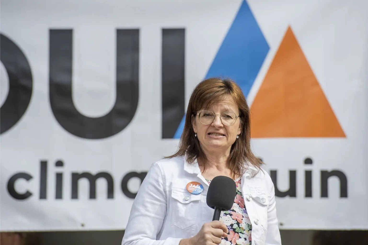 Nationalrätin Priska Wismer (Mitte/LU) bei einer Medienkonferenz der Ja-Kampagne für das Klimaschutz-Gesetz (Altishofen, 9.5.2023).