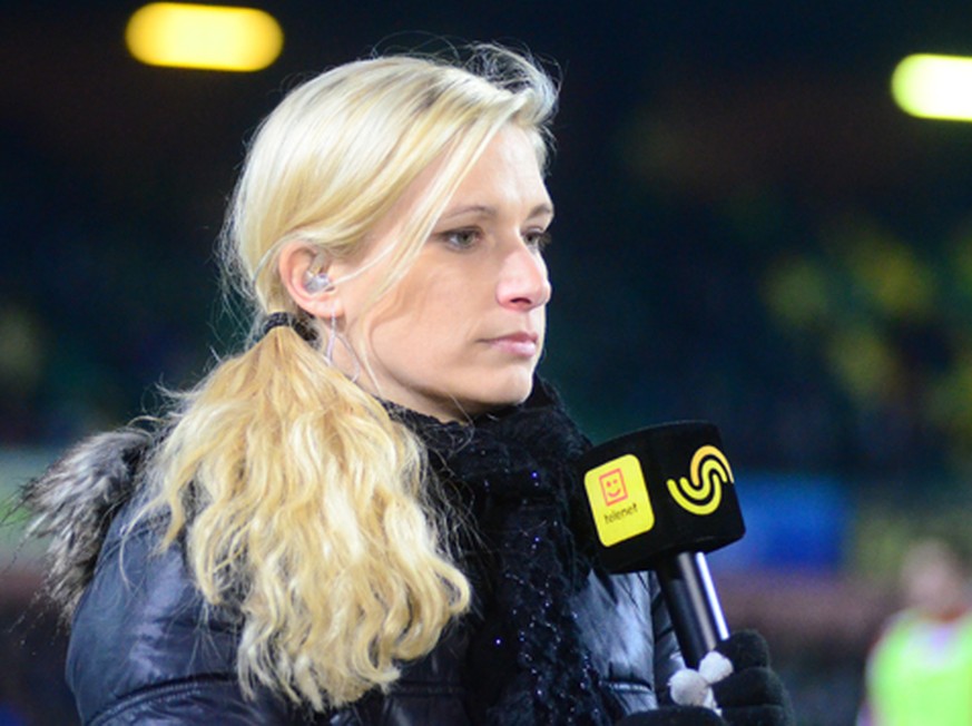Auch im kalten belgischen Winter macht die Moderatorin eine gute Falle.