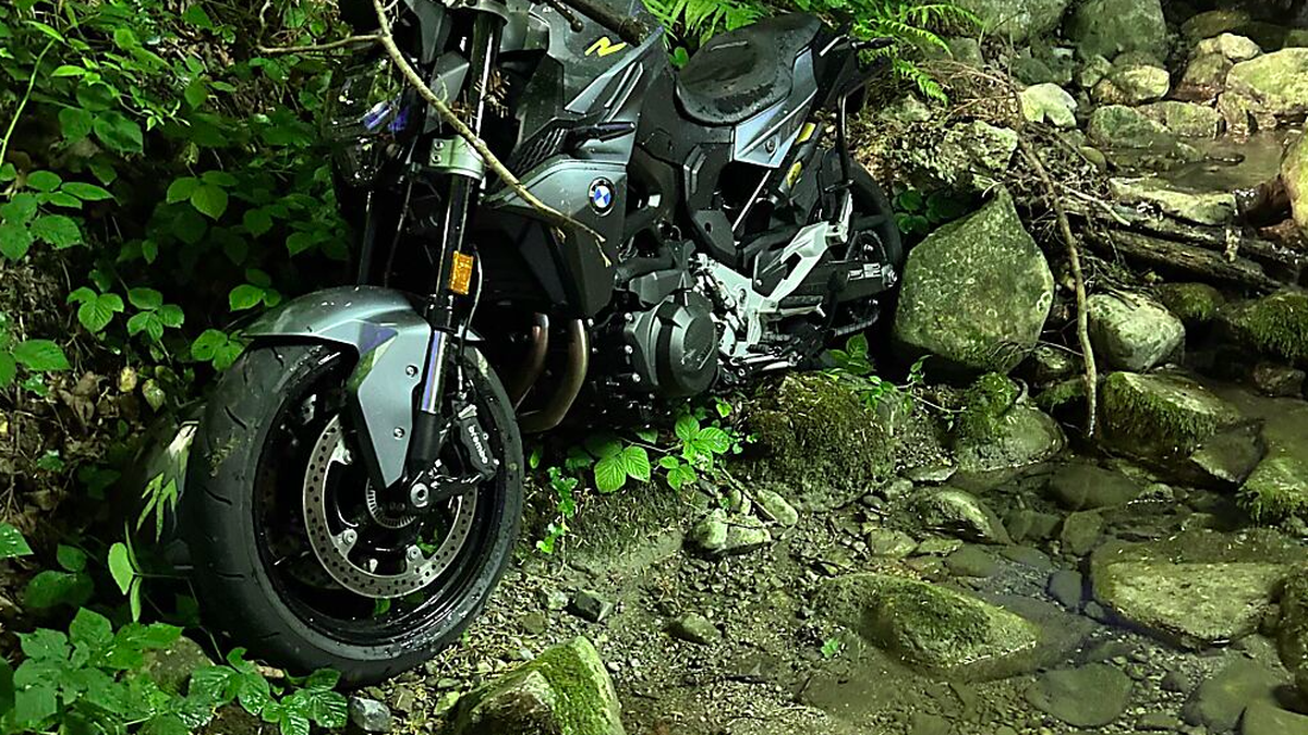 Motorradfahrer-bei-Selbstunfall-in-Pf-ffikon-SZ-t-dlich-verletzt