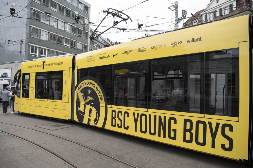 Sicht auf das neue YB-Meistertram von Bern Mobil, am Montag, 4. Juni 2018, in Bern. (KEYSTONE/Peter Schneider)