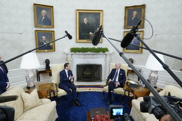 FILE — President Joe Biden and Israeli President Isaac Herzog talk at a meeting in the Oval Office of the White House, Oct.  December 26, 2022, in Washington.  (AP Photo/Patrick Semansky, File) Joe Pray...