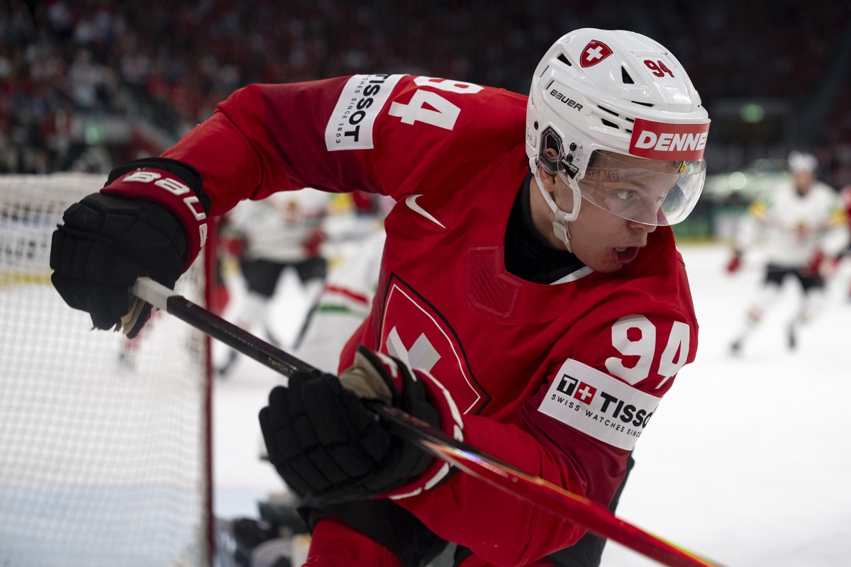 Switzerland's Attilio Biasca in action during the 2026 IIHF Men's Ice Hockey World Championship preliminary round group A game between Switzerland and Hungary, at the Swiss Life Arena in Zur ...