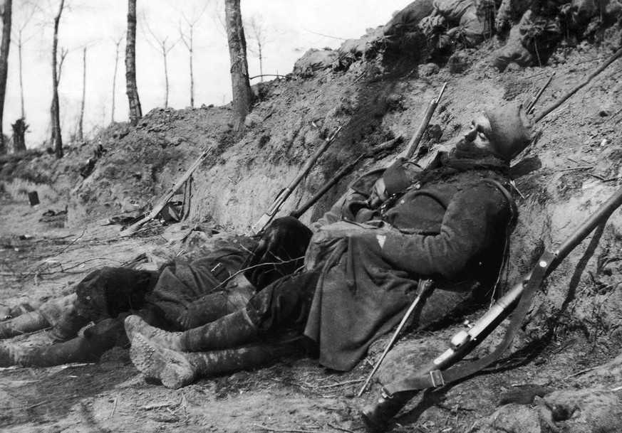 Moroccan and Algerian troops of the French 45th and 78th divisions lay dead in their trench close to the Belgian town of Ypres, following the first gas attack by the German Army An estimated 6,000 tro ...
