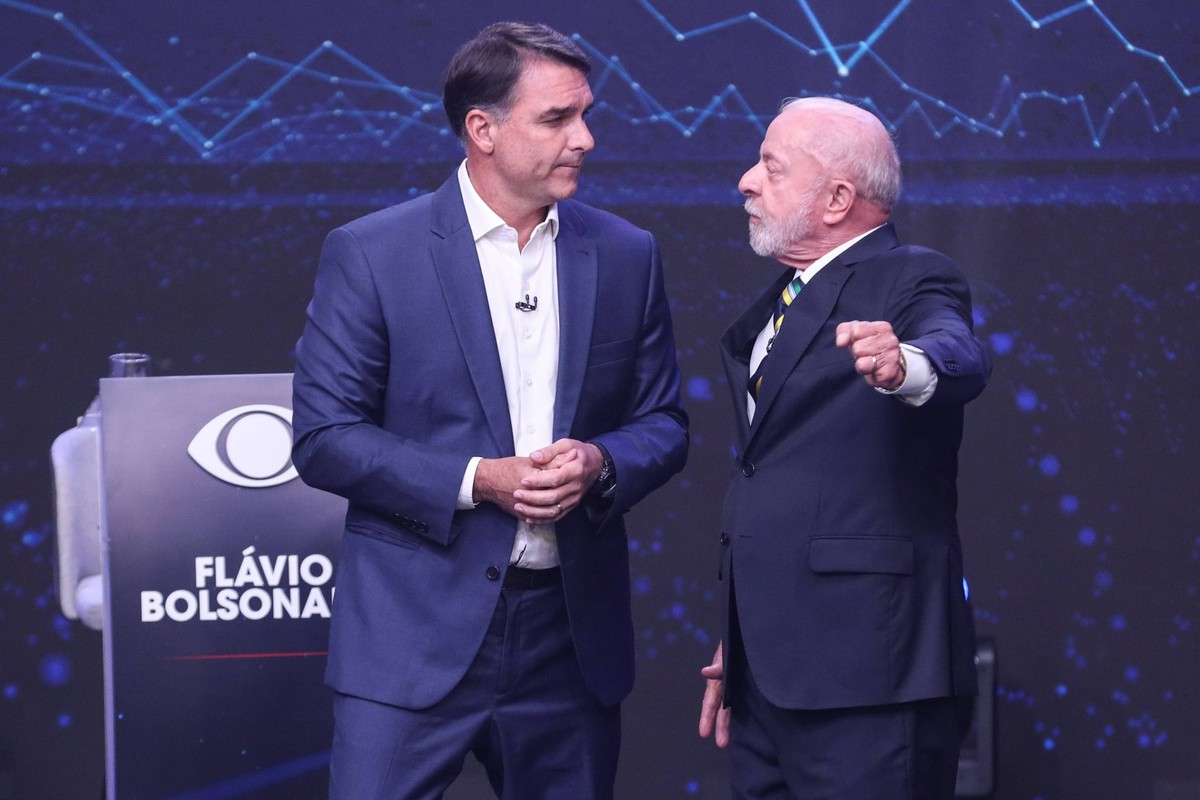 Lula and Flavio Bolsonaro participate in the presidential debate on Band. Presidential candidate Flavio Bolsonaro PL and the president and candidate for re-election, Luiz Inacio Lula da Silva PT durin ...
