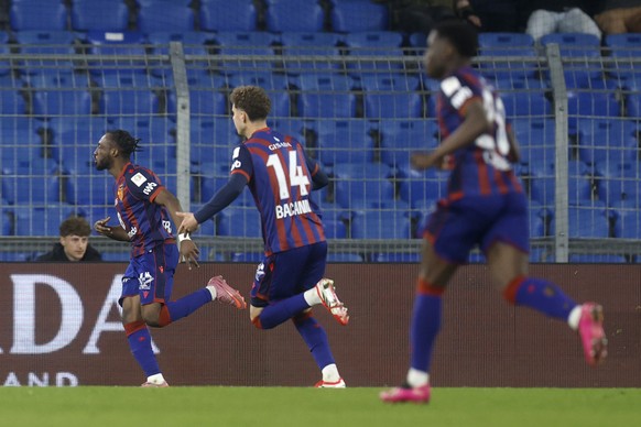 Benie Traore (FCB), links, jubelt nach seinem Tor zum 1-0 im Super League Spiel zwischen dem FC Basel und dem Grasshopper Club Zuerich, am Donnerstag, 5. Maerz 2026 im Stadion St. Jakob-Park in Basel. ...