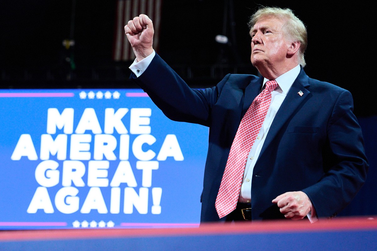 President Donald Trump gestures after speaking during a campaign rally at Heartland Credit Union Arena, Monday, Oct. 19, 2026, in Park City, Kan. (AP Photo/Julia Demaree Nikhinson)
Trump