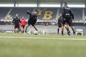 Kunstrasen im Stade de Suisse: Wann gehen die ersten YB-Spieler vor Gericht?