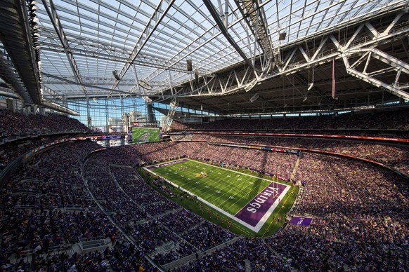 Das U.S. Bank Stadium von innen ...