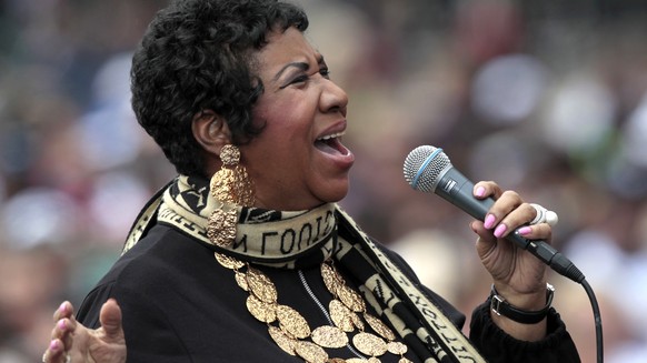 epa06947727 (FILE) - A file picture dated 05 September 2011 shows US singer Aretha Franklin performing at a Labor Day event outside of the Renaissance center in Detroit, Michiganm USA (reissued 13 Aug ...