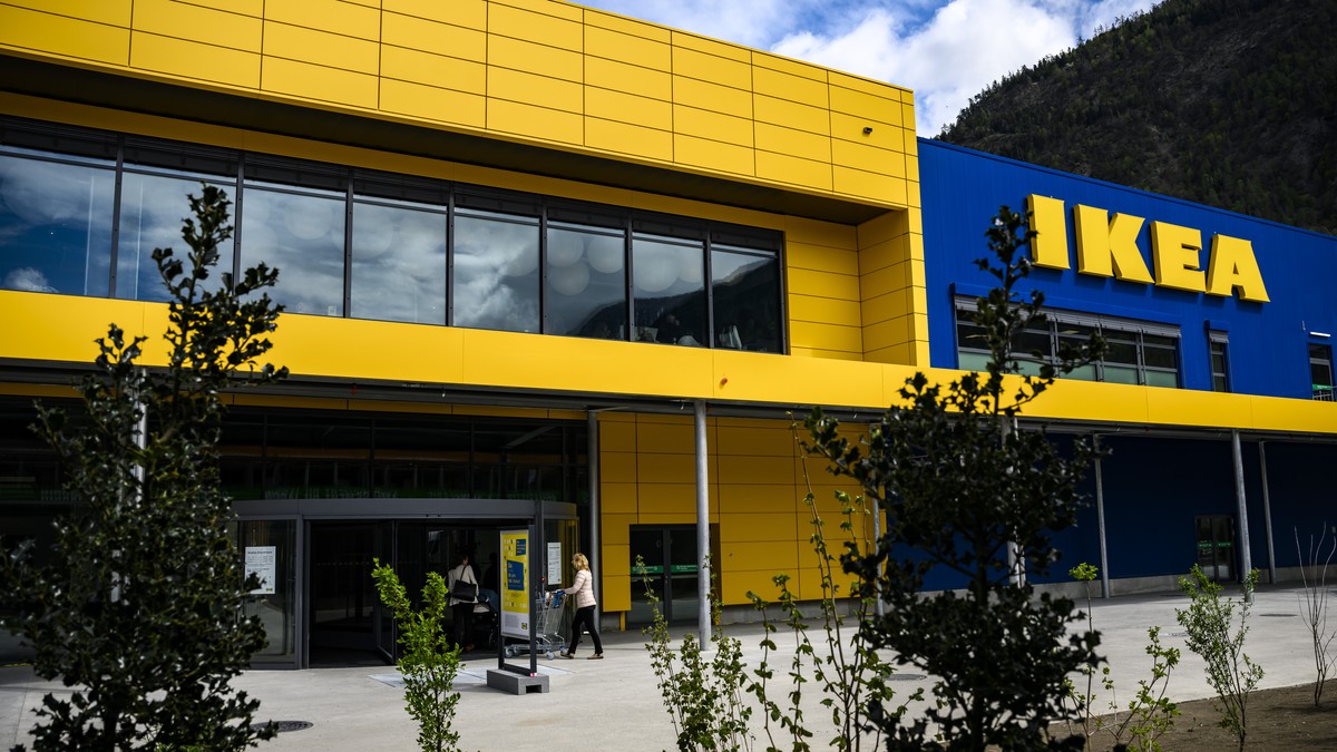 Une vue du nouveau magasin Ikea, le premier en Valais le mercredi 10 avril 2024 a Riddes. (KEYSTONE/Jean-Christophe Bott)