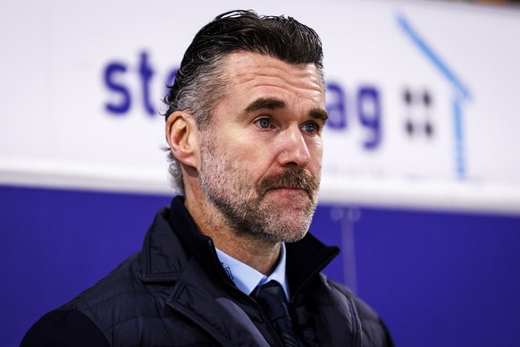 EHC Biel Cheftrainer Christian Dube waehrend dem Qualifikationsspiel der Eishockey-Meisterschaft der National League zwischen den Teams EHC Kloten und EHC Biel-Bienne am Sonntag, 1. Februar 2026, in K ...