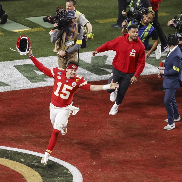 epa11146615 Kansas City Chiefs Patrick Mahomes (C) celebrates after the Kansas City Chiefs defeated the San Fransisco 49ers in Super Bowl LVIII at Allegiant Stadium in Las Vegas, Nevada, USA, 11 Febru ...