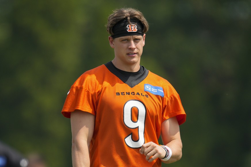 FILE - Cincinnati Bengals quarterback Joe Burrow (9) takes part in a drill during practice at the team&#039;s NFL football training facility, Tuesday, June 6, 2023, in Cincinnati. Burrow has reported ...