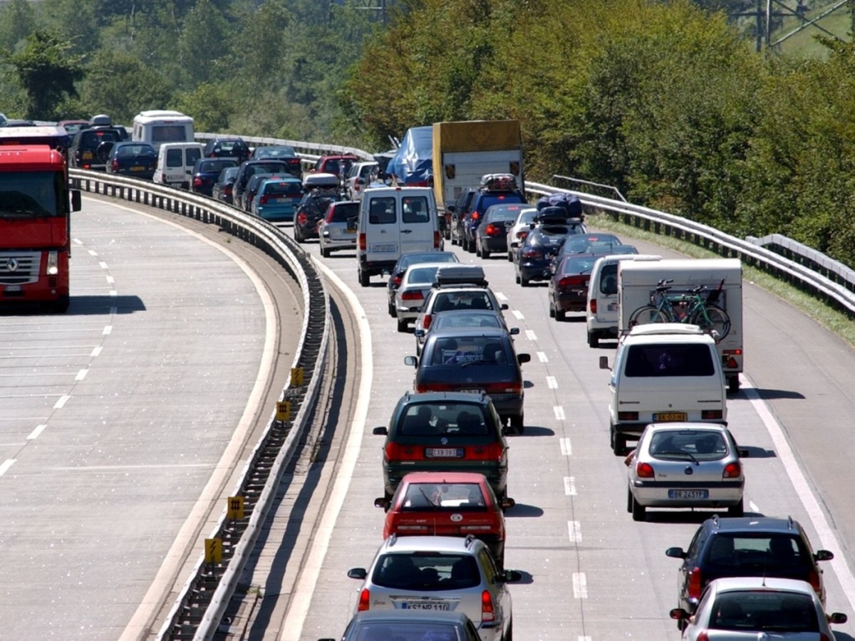 Comme sur cette photo d'archive, il faut prendre son mal en patience ce samedi pour franchir le tunnel du Gothard.