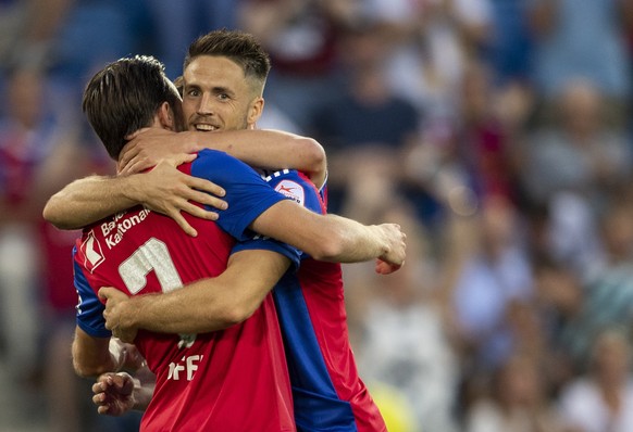 epa06967029 Basel&#039;s Ricky van Wolfswinkel, (R) celebrate his 1:0 goal during the UEFA Europa League play-off first leg match between Switzerland&#039;s FC Basel 1893 and Cyprus&#039; Apollon Lima ...