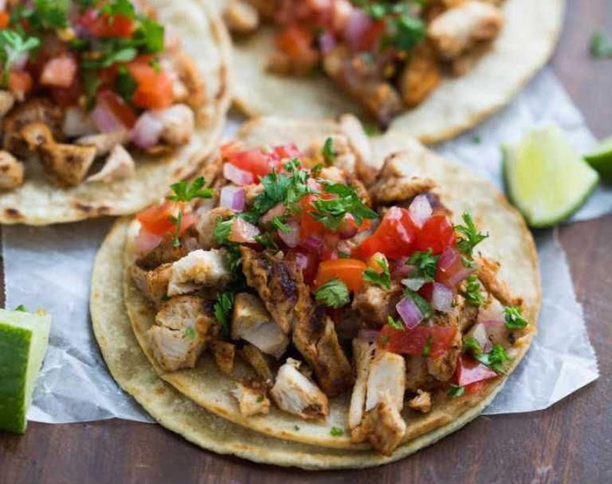 tacos de pollo huhn hähnchen poulet streetfood mexiko usa kalifornien mexikanisch essen food chicken 
https://tastesbetterfromscratch.com/grilled-chicken-street-tacos/