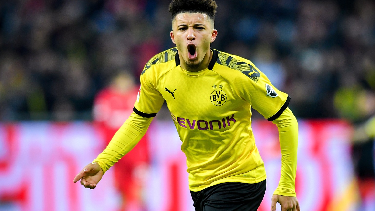 epa08203578 Dortmund&#039;s Jadon Sancho reacts during the German Bundesliga soccer match between Bayer Leverkusen and Borussia Dortmund at BayArena in Leverkusen, Germany, 08 February 2020. EPA/SASCH ...