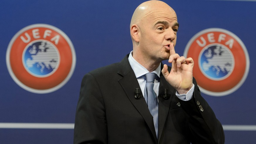 Gianni Infantino versucht, sich aus dem Netz der zwielichtigen Fussballmachenschaften zu befreien.