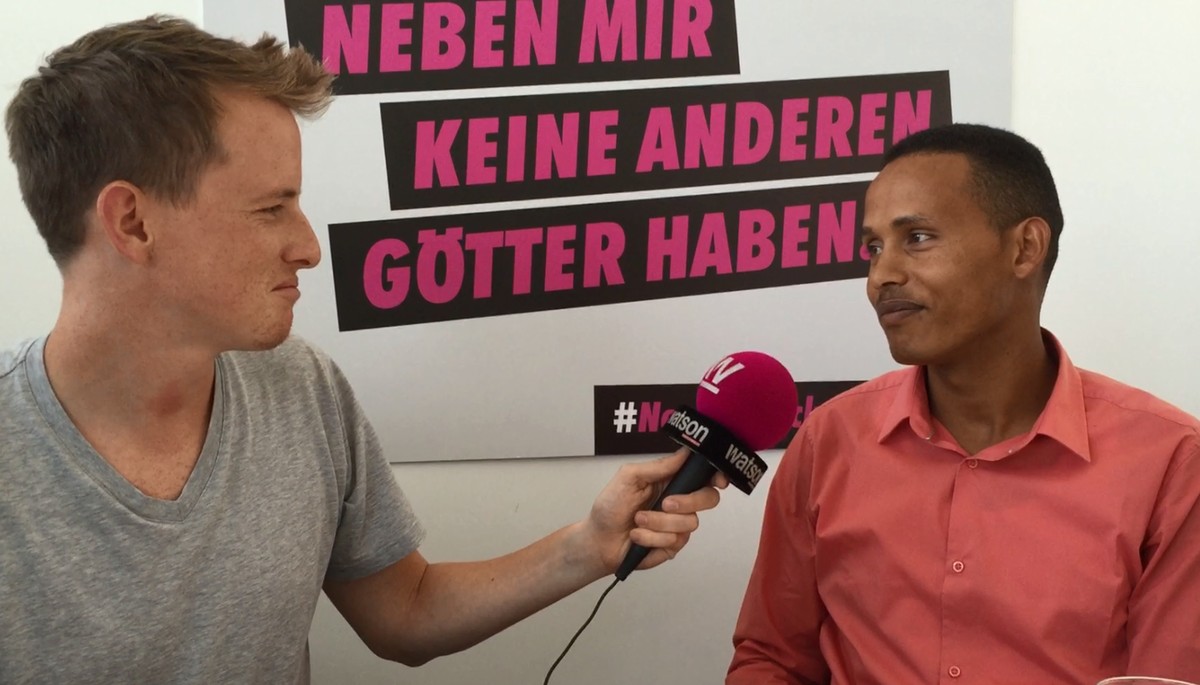 Leichte Beklemmung beim watson-Interview: Zenagebriel weiss, dass der Reporter solche Fragen stellen muss. Hirnrissig sind sie trotzdem.