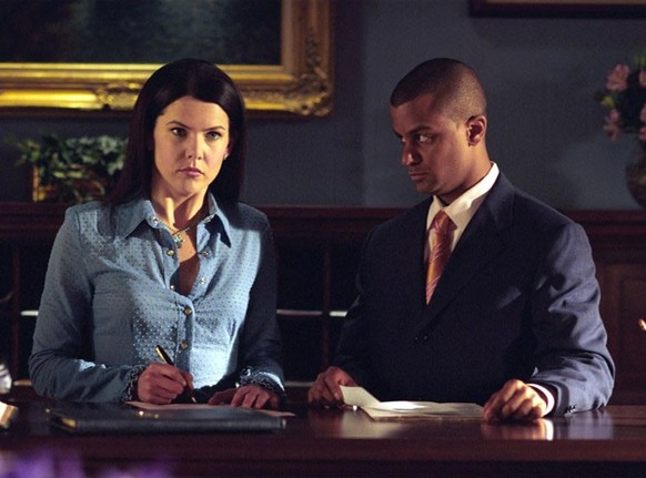 Lauren Graham and Yanic Truesdale in Gilmore Girls (2000)