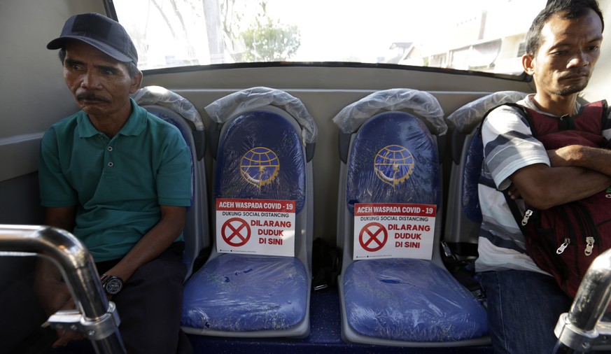 epa08308976 Social distance warning signs by the Indonesia Transportation Agency are placed on seats in a Transkoetaradja public bus, in Banda Aceh, Indonesia in Banda Aceh, Indonesia 20 March 2020. T ...