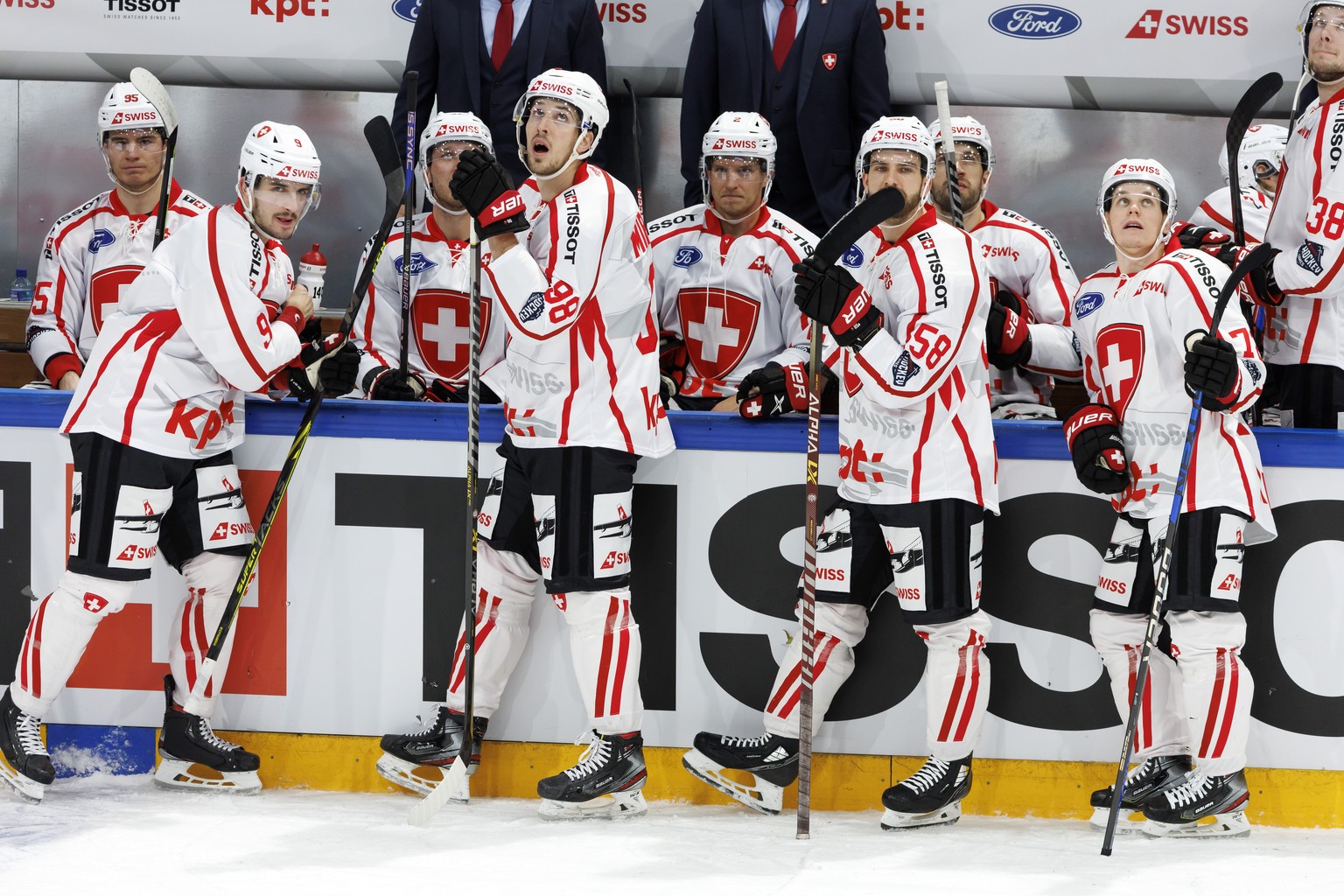 Switzerland&#039;s players look the jumbo tron, during the at the Euro Hockey Tour - Swiss Ice Hockey Games 2022 between Switzerland and Finland, at the ice stadium BCF Arena, in Fribourg, Switzerland ...